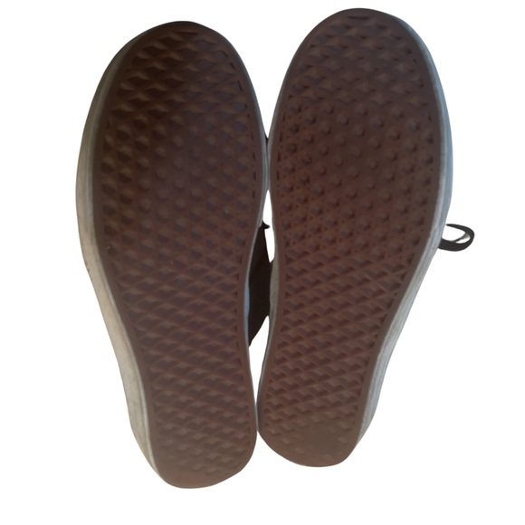 Vans Old Skool Red & Black Low Suede Canvas Classic Skate Shoes - Picture 3 of 5